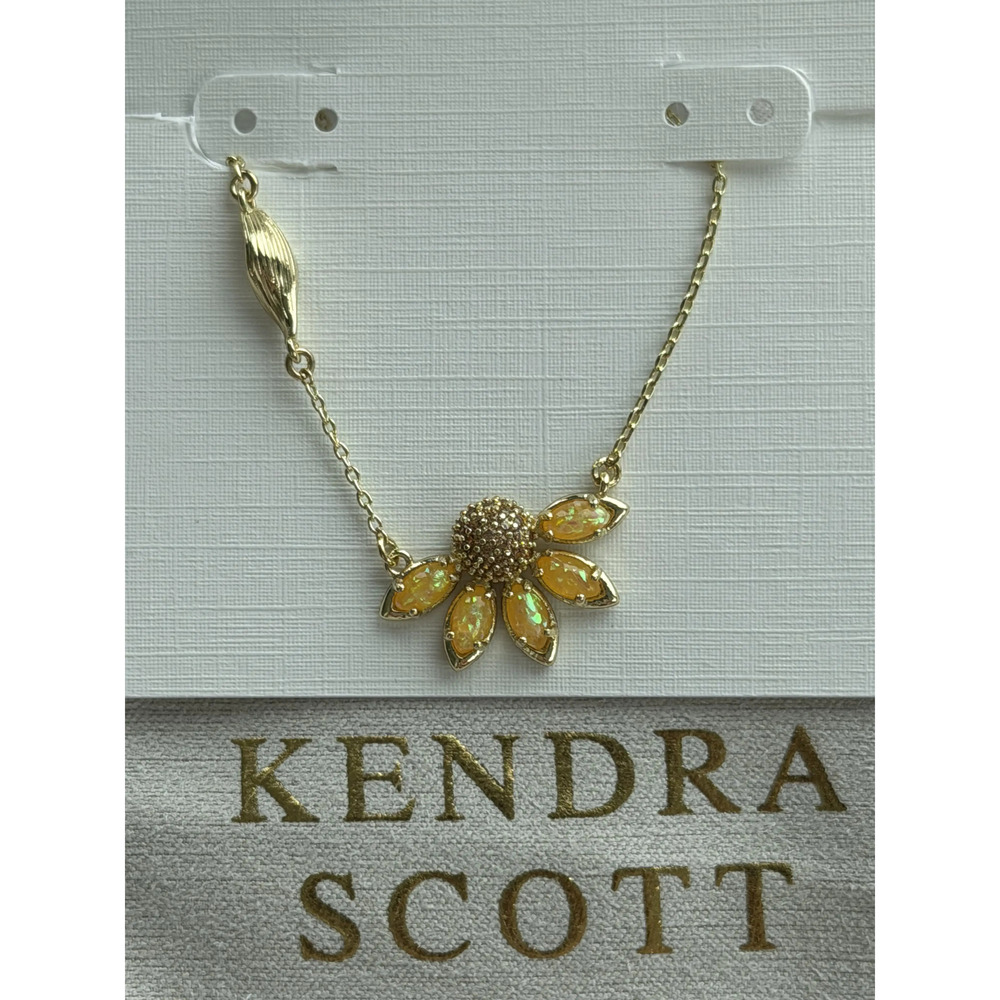 Kendra Scott necklace